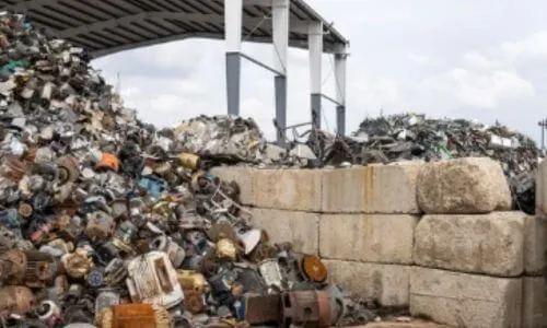 I rifiuti industriali sono scarti prodotti durante i processi di produzione industriale