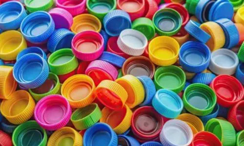 Il riciclaggio chimico decompone la plastica nei suoi componenti chimici originali
