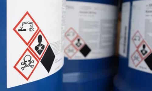 Il trattamento e lo smaltimento dei rifiuti industriali sono processi complessi