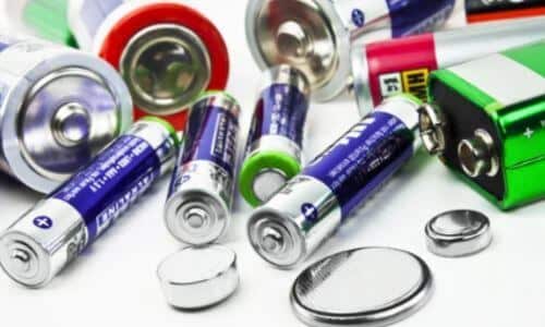 Le batterie esauste devono essere raccolte separatamente dai rifiuti urbani
