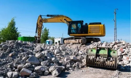 Molti dei materiali di scarto, come il cemento e il legno, possono essere trattati e riutilizzati